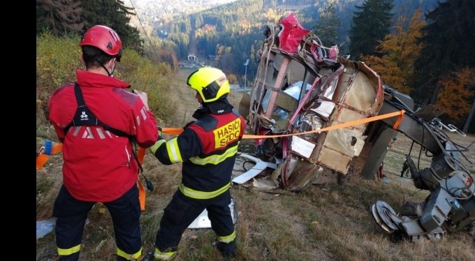 Çekya'da teleferik kabini 30 metreden yere çakıldı: 1 ölü