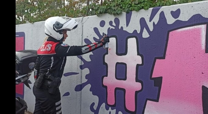 Duvarlar kadınlar için renklendi