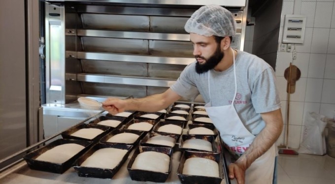 Şeker hastaları için zerdeçallı ekmek üretti, taleplere yetişemiyor