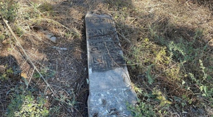 Karton toplayıcısı tarlada Osmanlı eserleri buldu