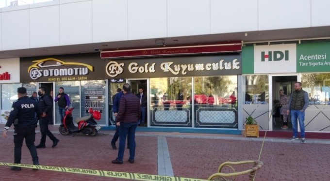 Kuyumcu soygununda sahte altınları bile götürdü