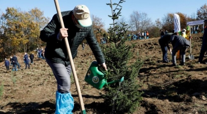 Bin 500 fidan toprakla buluştu