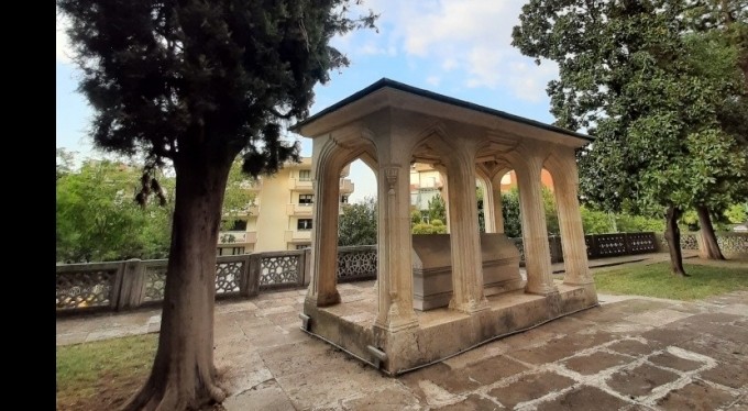 Başkan kendi konutunu yıkacak, yerinde Süleyman Çelebi külliyesi yükselecek