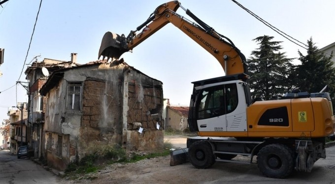 Yıkılan metr&ucirc;k bina sayısı yüzü geçti