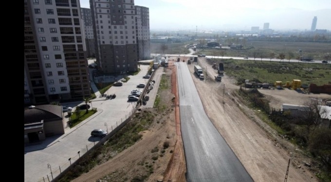 Osmangazi'de asfalt mesaisi sürüyor