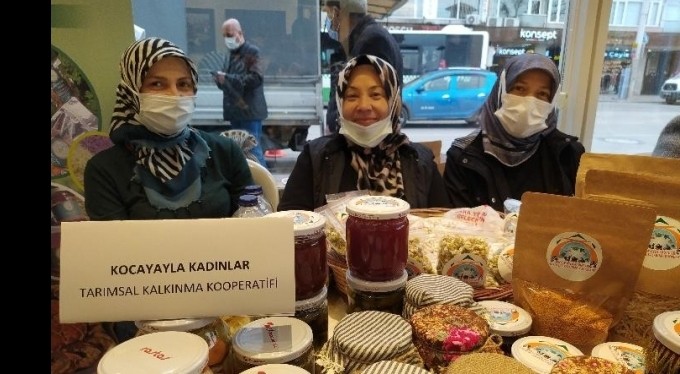 Kadınlar şiddet mağdurlarına destek için organik pazara akın etti