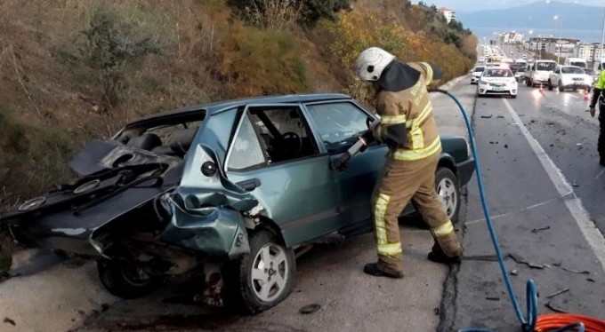 Bursa'da inanılmaz kaza kamerada...3 yaralı