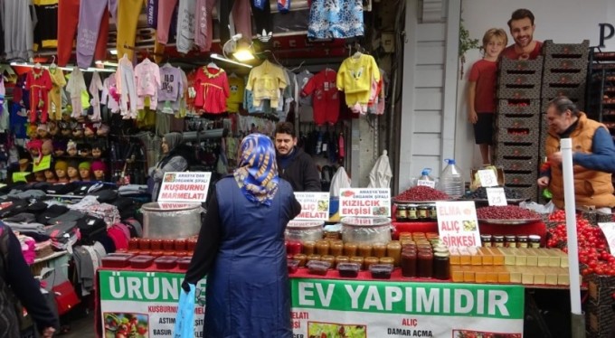Bu tezgahtaki marmelatlar şifa deposu