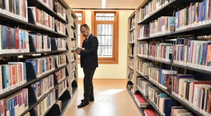 Büyükşehir çorbasıyla, kütüphanesiyle öğrencinin yanında