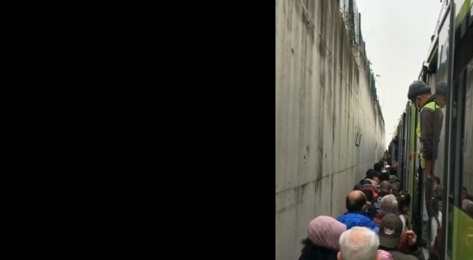 Bursa'da fırtına sebebiyle metro arıza yaptı, yolcular tahliye edildi