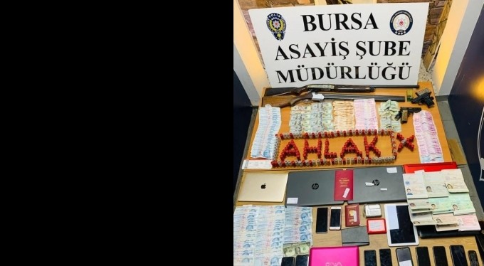 Şafak vakti eş zamanlı fuhuş operasyonu: 12 gözaltı