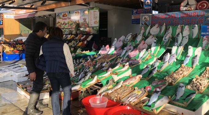 Lodos tezgahları da vurdu, en ucuz balık istavrit oldu