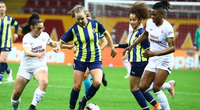 Dostluk derbisinde Fenerbahçe farklı kazandı