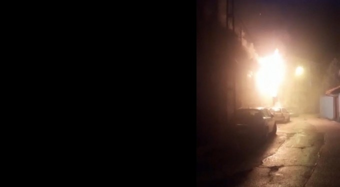 Bursa'da ev alev alev yandı, mahalleli ayağa kalktı