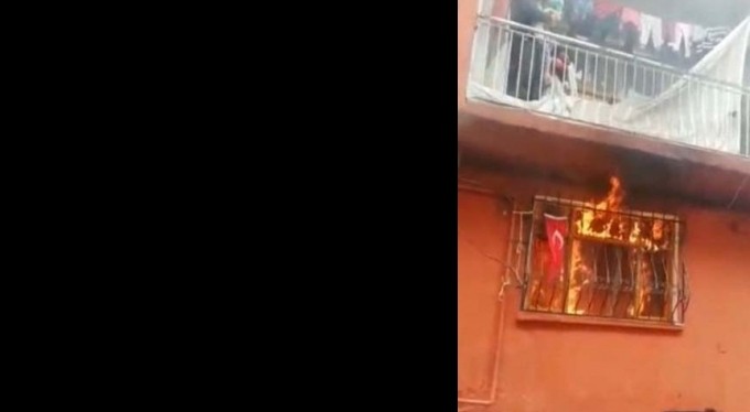 Bursa'da ev alev alev yanarken Türk bayrağının ise alevlerden etkilenmemesi görenleri şaşkına çevirdi