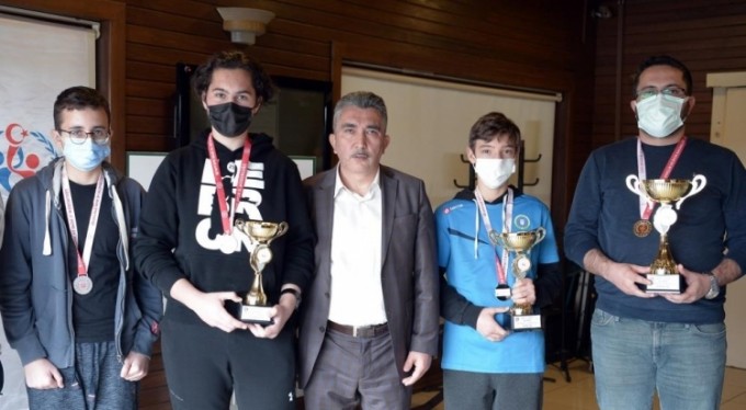 Satranç tutkunlarının madalya sevinci