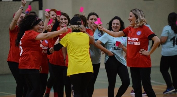 Topuklu kramponlar özel çocuklar için sahaya çıktı