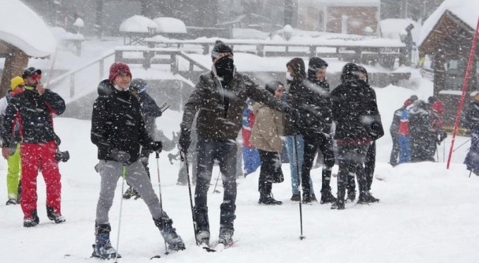 Uludağ'da hafta sonu yoğunluğu pistler doldu taştı