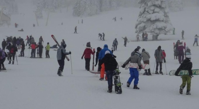 Uludağ'da sezonun ilk hafta sonunda yoğunluk yaşanıyor