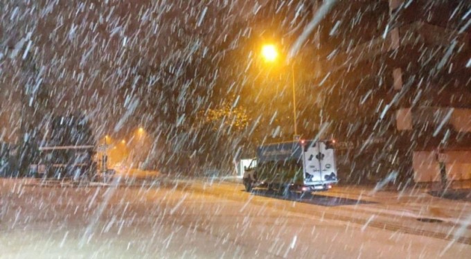 Bursa'da "kar çilesi", araçlar yolda kaldı