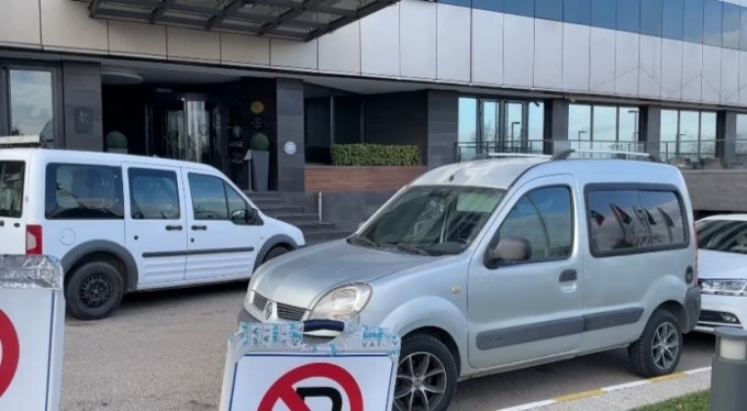 Asansöre bakım yapan teknisyen can verdi