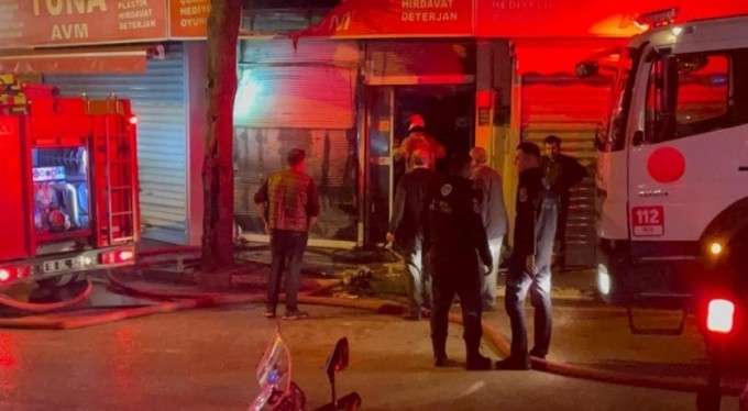 Bursa'da alışveriş merkezinde çıkan yangın korkuttu
