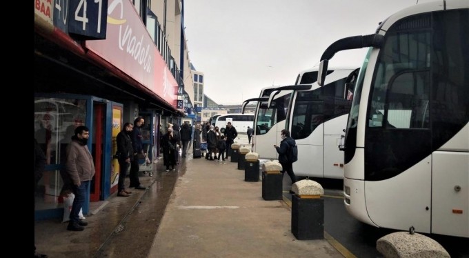 Yılın son gününde otogarda yoğunluk