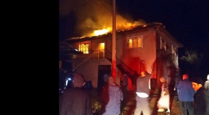 Bursa'da yangına uykuda yakalandılar.Büyükşehir ekipleri imdada yetişti