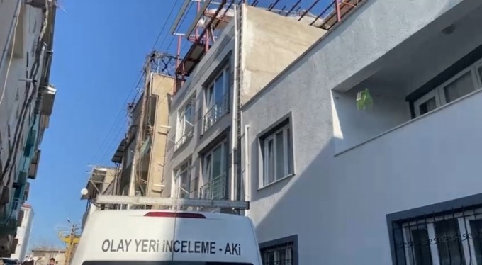 Bursa'da 3 katlı evinin çatısını tamir ederken yere düşüp hayatını kaybetti