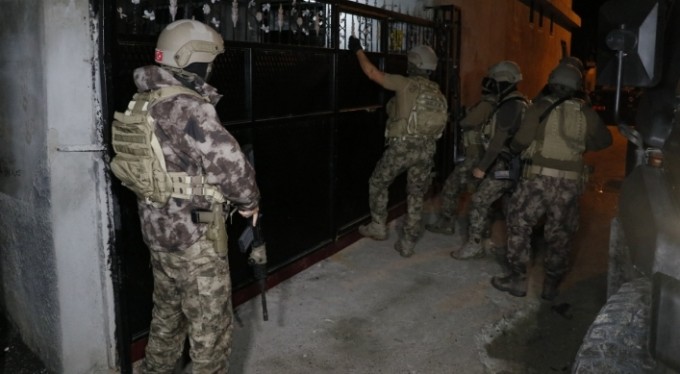 DEAŞ'a şafak vakti baskın! Çok sayıda gözaltı...