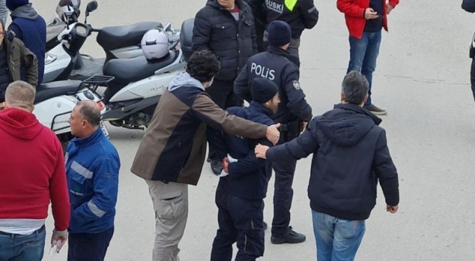 Köpeği havlıyor diye komşusunu sırtından bıçakladı