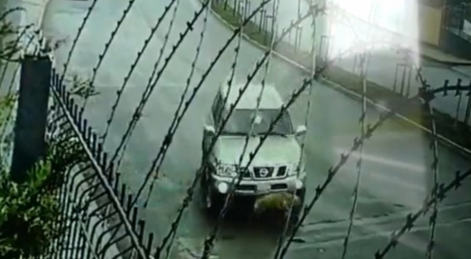 Başakşehir'de dehşet anları kamerada: Lüks cipiyle köpeği ezip kaçtı