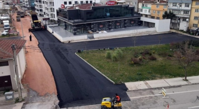 Yollar 60 bin ton sıcak asfaltla kaplandı