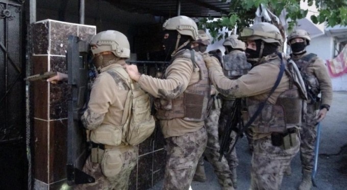 Bursa'da suç örgütü operasyonunda 5 tutuklama