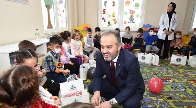 Ana Kucağı'nda karne sevinci