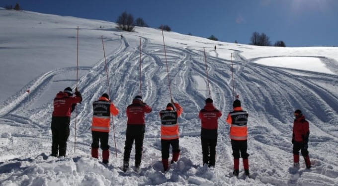 Kar altında zamana karşı yarış