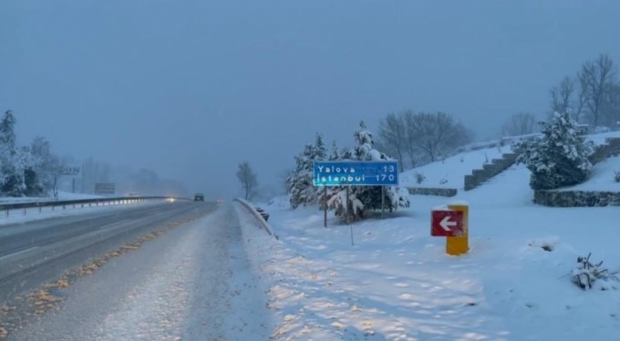 Bursa'da karla mücadele aralıksız sürüyor