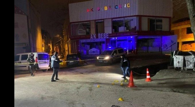 Gece kulübünde başlayan tartışmada silahlar konuştu: 1'i ağır 2 yaralı