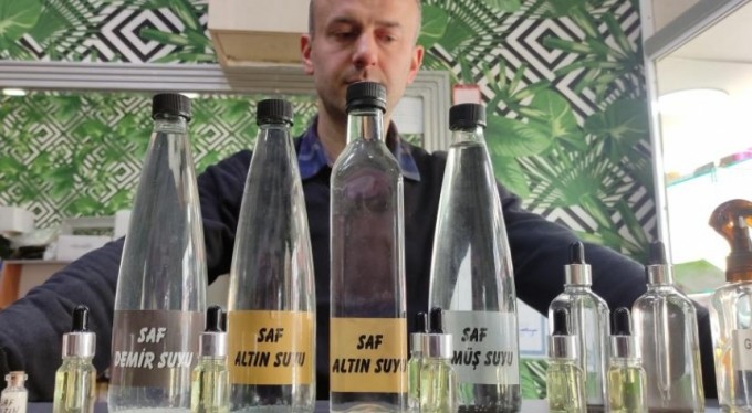 Altını toz h&acirc;line getirip kralların suyunu yaptı