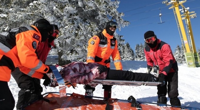 JAK Uludağ'da hayat kurtarıyor