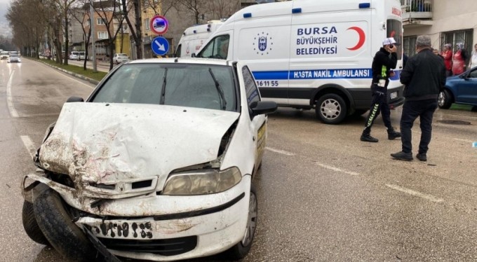 Bursa'da sağanak yağış kaza getirdi