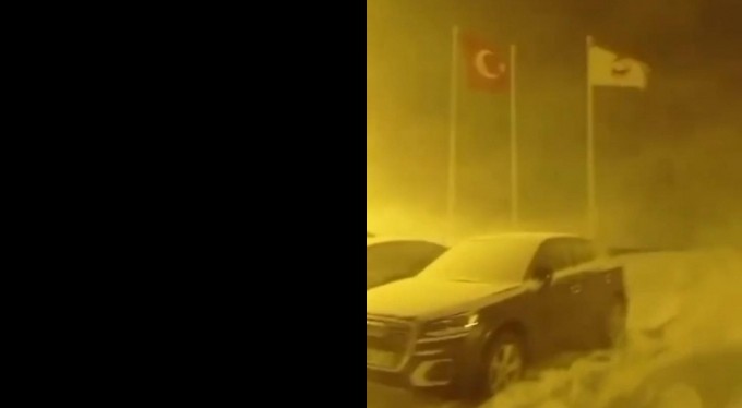 Uludağ'da gece başlayan kar fırtınası kameralara yansıdı
