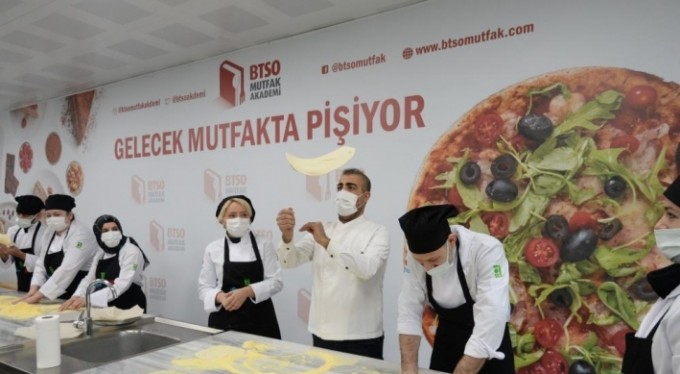 BTSO Mutfak Akademi ile hay&acirc;llerinin peşinde koşuyorlar