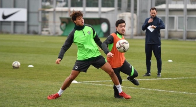 Bursaspor'da Samsunspor maçı hazırlıkları başladı - Massimo Bruno ve Elton Acolatse çalışmalara katılmadı