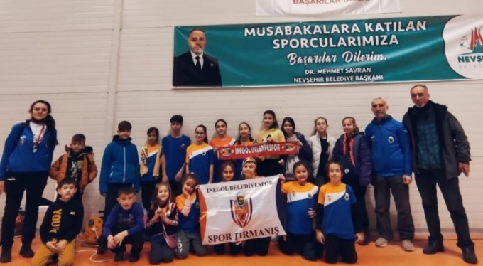 Küçük dağcılar kürsüleri fethetti