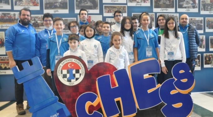 Satrançta Türkiye şampiyonları Bursa Büyükşehir Belediyespor'dan