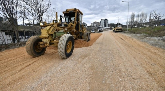 Osmangazi'de karda zarar gören yollar yenileniyor