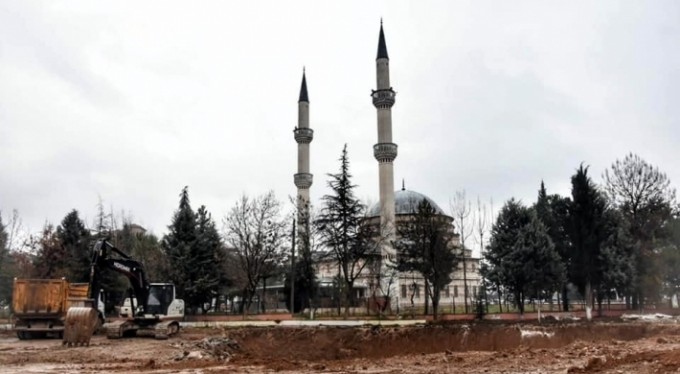 Yenişehir'e yapılacak yeni okulun inşaatı başladı