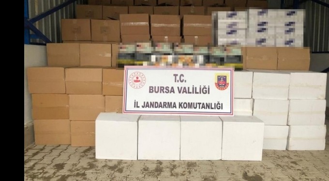 Jandarma ekiplerinin durdurduğu araçta 2 ton kaçak tütün ele geçirildi