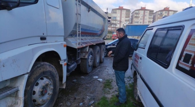 Hırsızlar kamyon akülerine dadandı